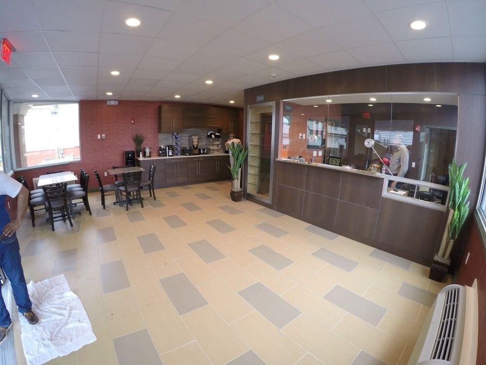 埃尔姆伍德帕克 埃尔姆伍德红地毯旅店酒店 外观 照片